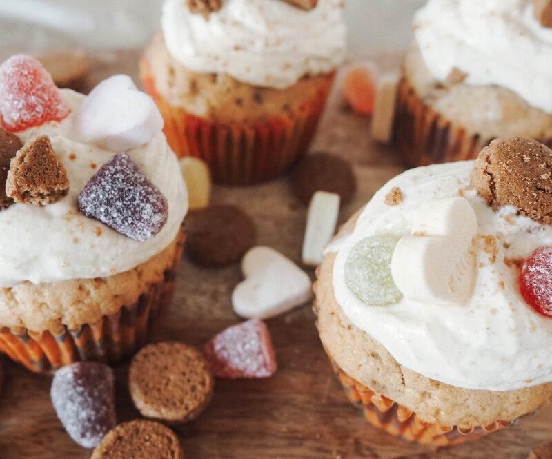 Zo maak je kruidnotenmuffins met snoepgoed