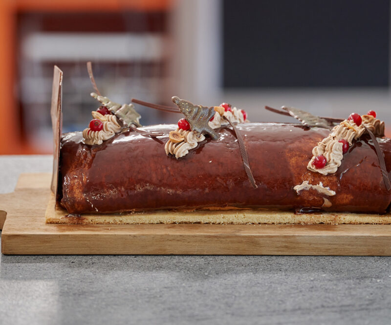 Hazelnoot crème buche met chocolade