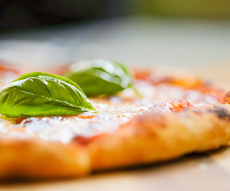 Deze makkelijke pizza bak je op elke vakantie